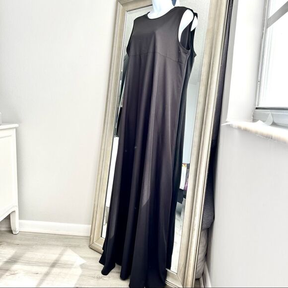 UMBRANDED Loose Simple Solid Black Color Sleeveless V-Neck Maxi Dress Size M-L - Picture 2 of 4